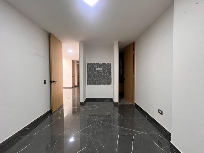 Casa de 3 alcobas en arriendo en Loma El Atravesado, Envigado, 347 m² · foto 9 de 20