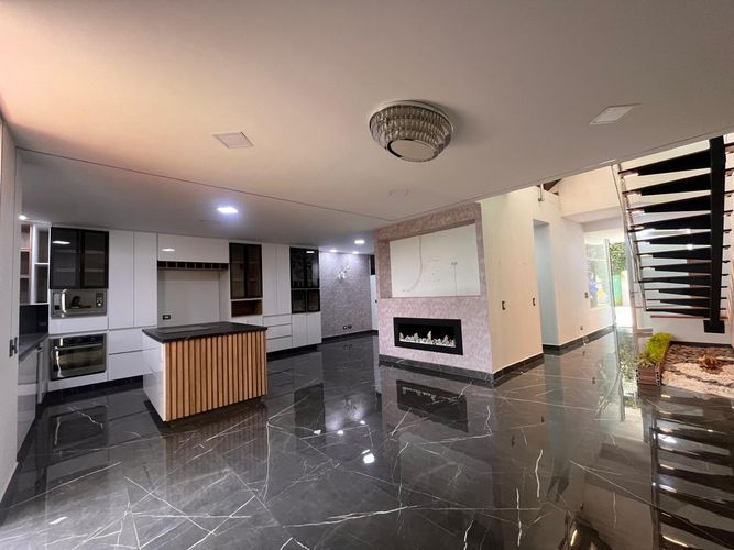 Casa de 3 alcobas en arriendo en Loma El Atravesado, Envigado, 347 m² · foto 10 de 20
