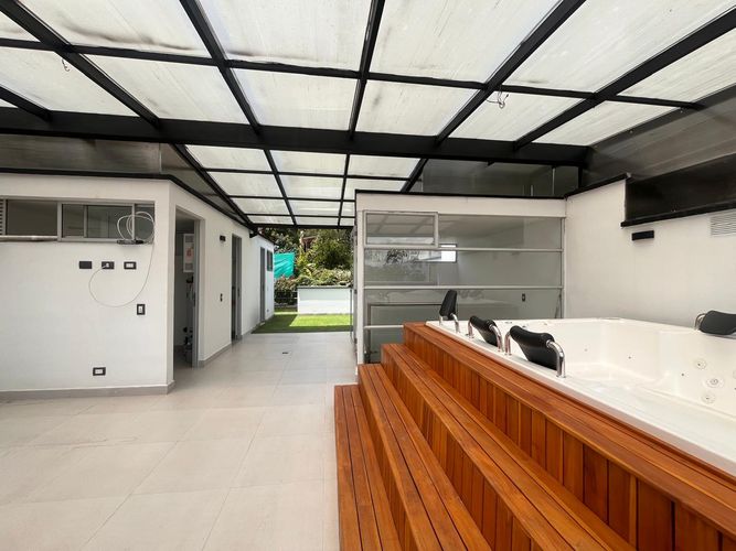 Casa de 3 alcobas en arriendo en Loma El Atravesado, Envigado, 347 m² · foto 18 de 20