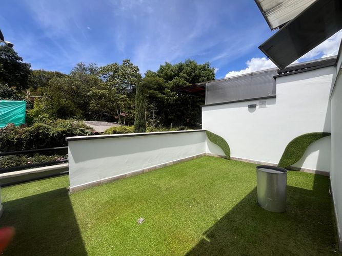 Casa de 3 alcobas en arriendo en Loma El Atravesado, Envigado, 347 m² · foto 19 de 20