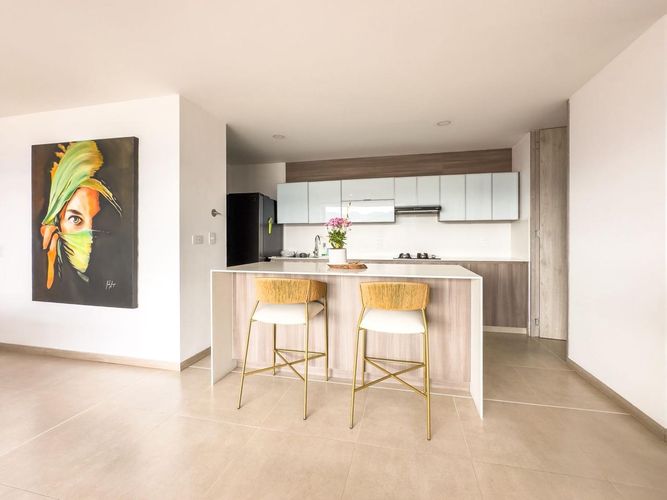 Apartamento de 3 alcobas en arriendo en El Poblado, Medellín, 134 m² · foto 3 de 16