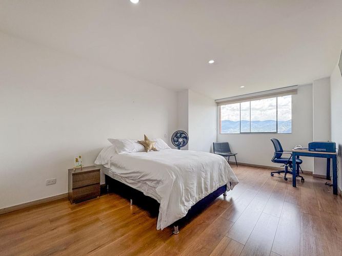 Apartamento de 3 alcobas en arriendo en El Poblado, Medellín, 134 m² · foto 11 de 16