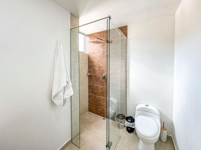 Apartamento de 3 alcobas en arriendo en El Poblado, Medellín, 134 m² · foto 15 de 16