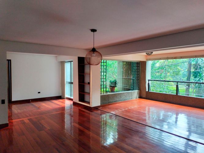 Apartamento de 3 alcobas en venta en Las Lomas, Medellín, 225 m² · foto 2 de 18