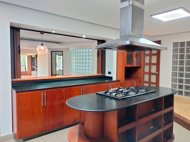 Apartamento de 3 alcobas en venta en Las Lomas, Medellín, 225 m² · foto 7 de 18