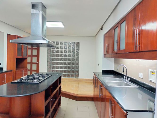 Apartamento de 3 alcobas en venta en Las Lomas, Medellín, 225 m² · foto 8 de 18
