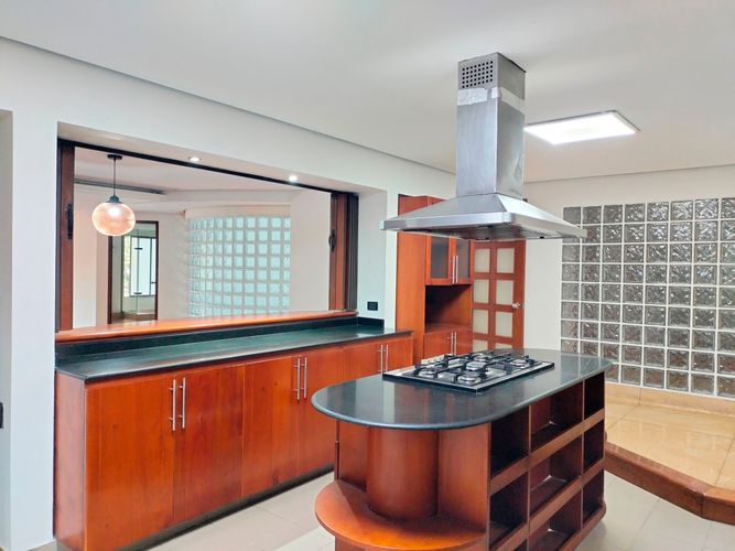Apartamento de 3 alcobas en arriendo en Las Lomas, Medellín, 225 m² · foto 6 de 18
