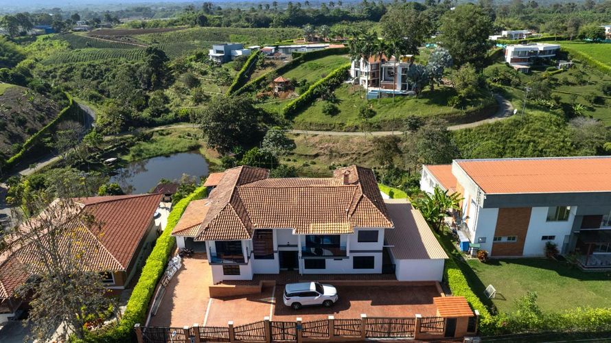 Casa de 6 alcobas en venta en Pueblito Cafetero, Pereira, 389 m² · foto 4 de 24