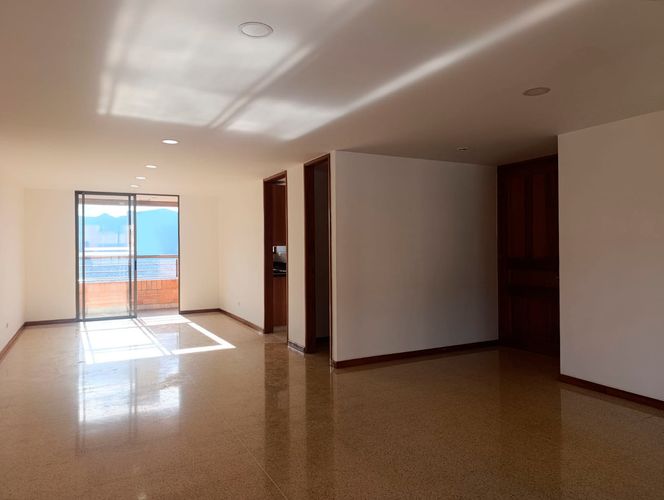 Apartamento de 3 alcobas en venta en El Poblado, Medellín, 143 m² · foto 1 de 18