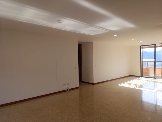 Apartamento de 3 alcobas en venta en El Poblado, Medellín, 143 m² · foto 2 de 18