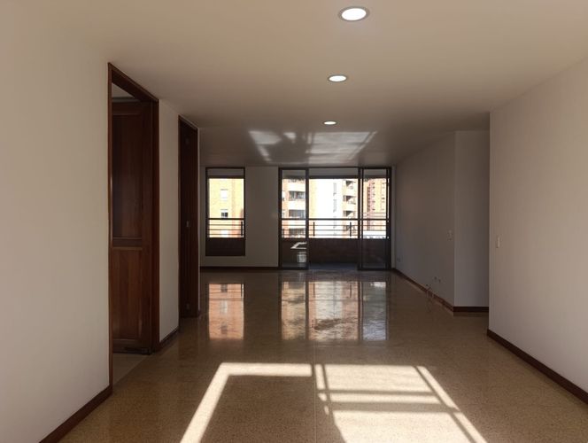 Apartamento de 3 alcobas en venta en El Poblado, Medellín, 143 m² · foto 3 de 18