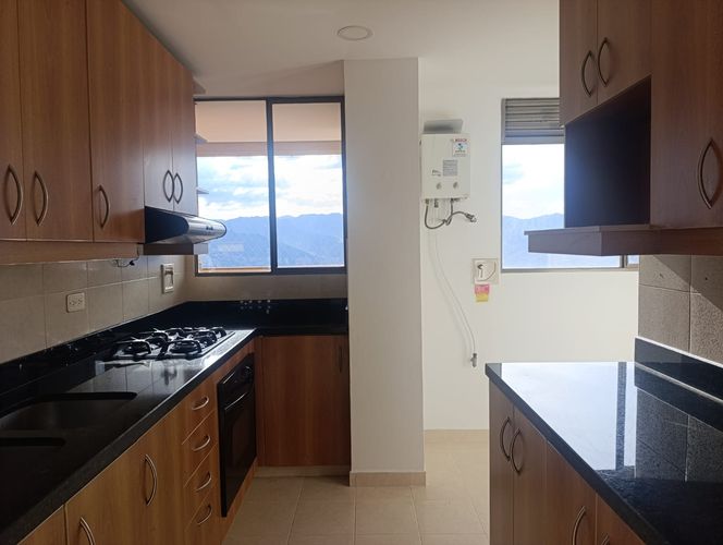Apartamento de 3 alcobas en venta en El Poblado, Medellín, 143 m² · foto 4 de 18