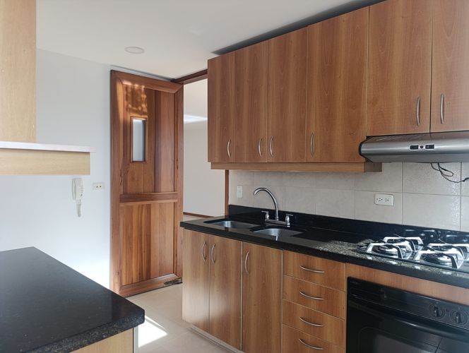 Apartamento de 3 alcobas en arriendo en El Poblado, Medellín, 143 m² · foto 5 de 18