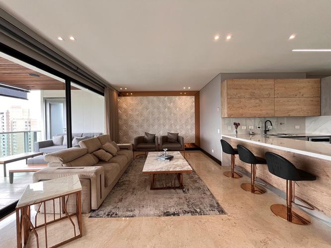Apartamento de 3 alcobas en venta en El Poblado, Medellín, 245 m² · foto 3 de 20