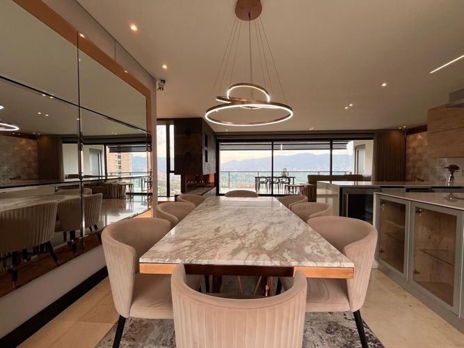 Apartamento de 3 alcobas en venta en El Poblado, Medellín, 245 m² · foto 4 de 20