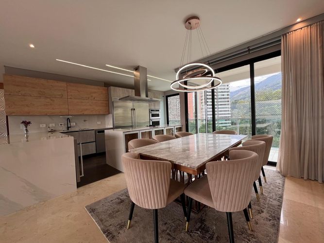 Apartamento de 3 alcobas en venta en El Poblado, Medellín, 245 m² · foto 5 de 20