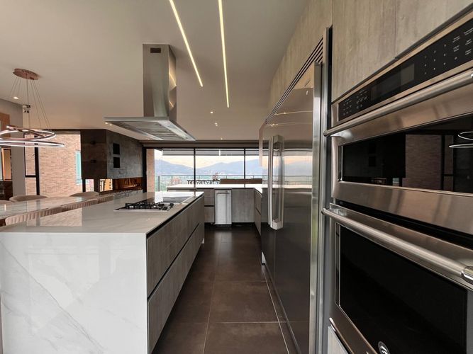 Apartamento de 3 alcobas en venta en El Poblado, Medellín, 245 m² · foto 7 de 20