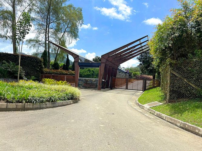 Casa de 5 alcobas en venta en Belen Chaverras, El Carmen de Viboral, 499 m² · foto 2 de 15