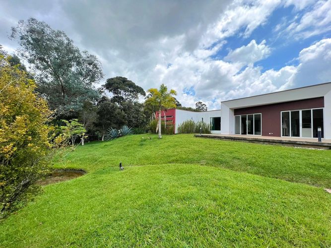 Casa de 5 alcobas en venta en La Ceja, 499 m² · foto 3 de 15