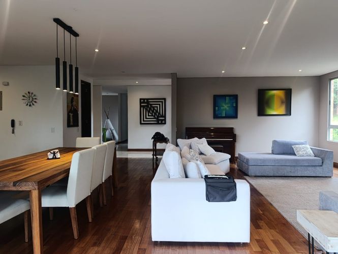 Apartamento de 3 alcobas en venta en El Poblado, Medellín, 250 m² · foto 2 de 18