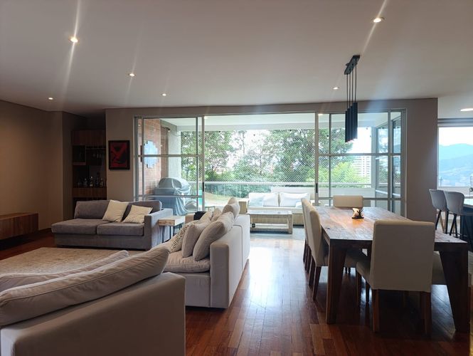 Apartamento de 3 alcobas en venta en El Poblado, Medellín, 250 m² · foto 4 de 18