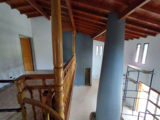 Casa de 5 alcobas en arriendo en Hojas Anchas, Guarne, 285 m² · foto 2 de 14