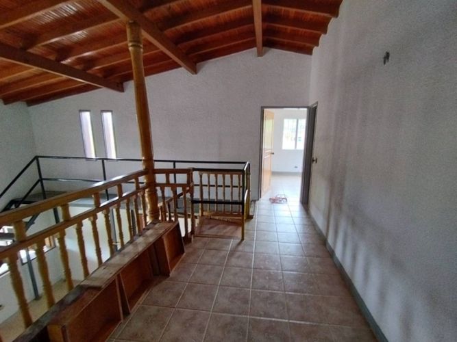 Casa de 5 alcobas en arriendo en Hojas Anchas, Guarne, 285 m² · foto 4 de 14