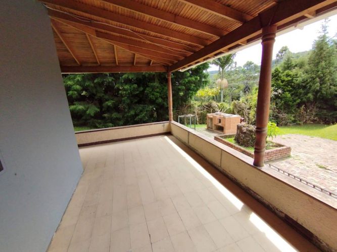 Casa de 5 alcobas en arriendo en Hojas Anchas, Guarne, 285 m² · foto 10 de 14
