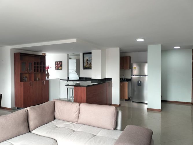 Apartamento de 2 alcobas en arriendo en El Poblado, Medellín, 82 m² · foto 3 de 17