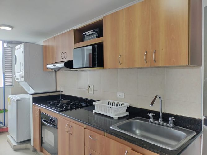 Apartamento de 2 alcobas en arriendo en El Poblado, Medellín, 82 m² · foto 6 de 17