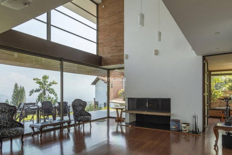 Casa de 4 alcobas en venta en Señorial, Envigado, 570 m² · foto 2 de 21