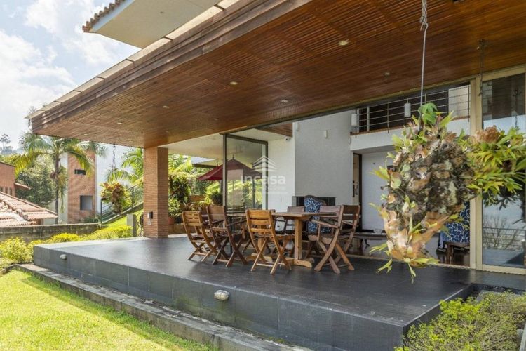 Casa de 4 alcobas en venta en Señorial, Envigado, 570 m² · foto 3 de 21