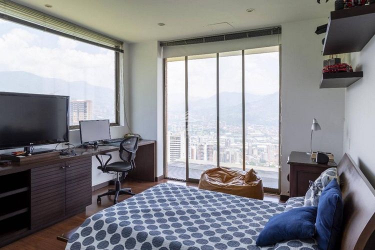 Casa de 4 alcobas en venta en Señorial, Envigado, 570 m² · foto 9 de 21