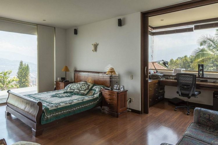 Casa de 4 alcobas en venta en Señorial, Envigado, 570 m² · foto 13 de 21