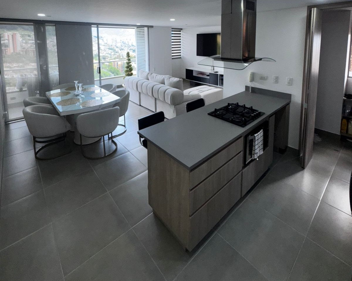 Apartamento en arriendo en Cumbres, Envigado · foto 2 de 11