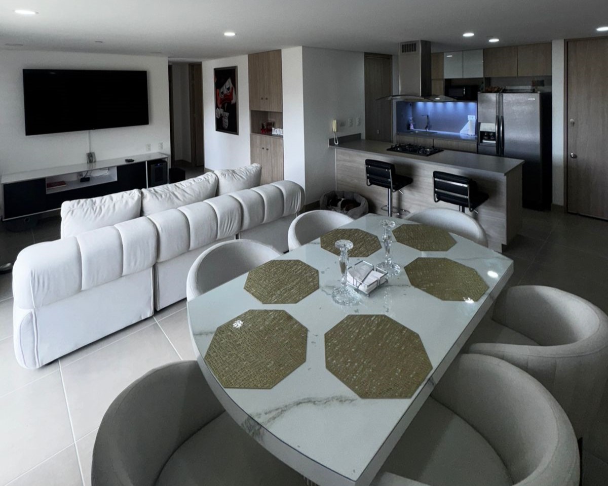 Apartamento en arriendo en Cumbres, Envigado · foto 3 de 11