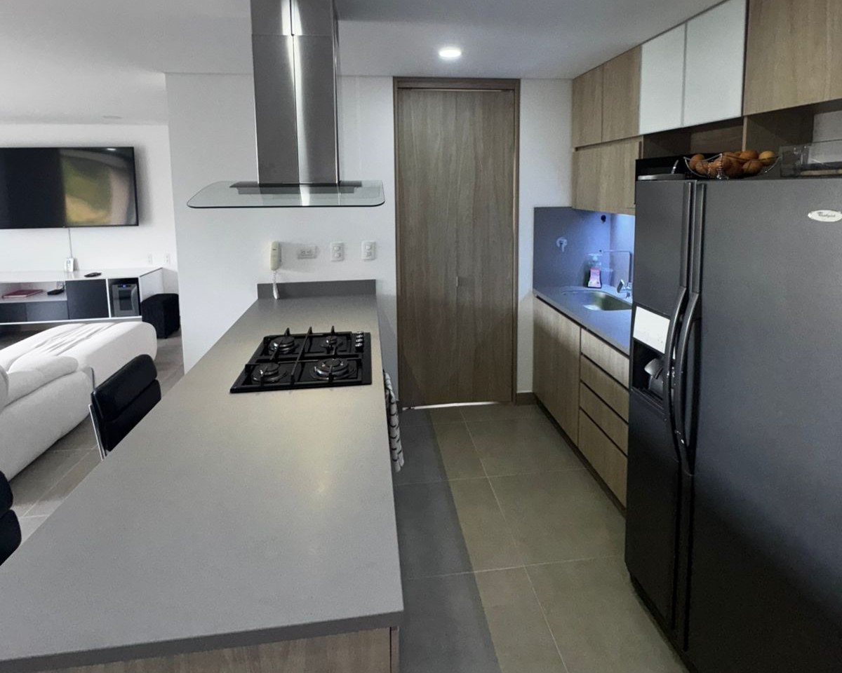 Apartamento en arriendo en Cumbres, Envigado · foto 4 de 11