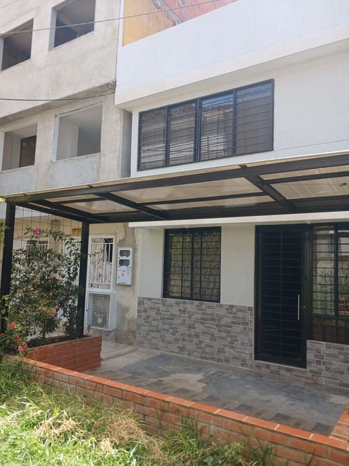 Casa de 3 alcobas en venta en Puerto Madero, Girón, 40 m² · foto 2 de 6