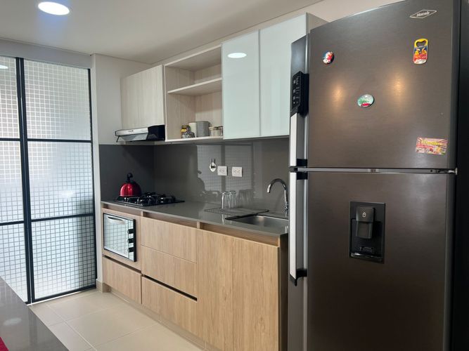 Apartamento de 3 alcobas en arriendo en Loma Benedictinos, Envigado, 115 m² · foto 3 de 17