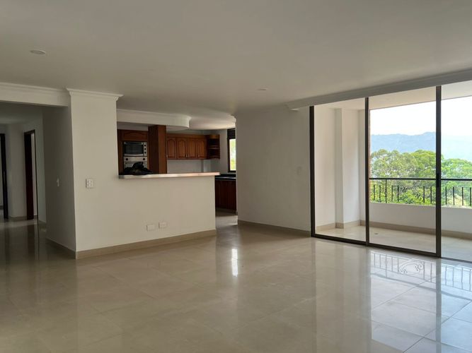Apartamento de 3 alcobas en arriendo en El Poblado, Medellín, 118 m² · foto 2 de 17