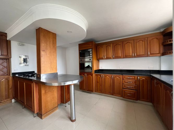 Apartamento de 3 alcobas en arriendo en El Poblado, Medellín, 118 m² · foto 5 de 17