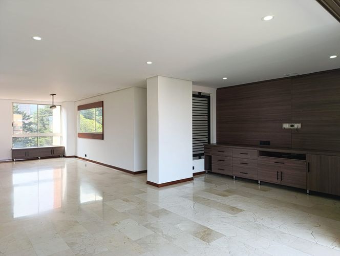 Apartamento de 3 alcobas en arriendo en El Poblado, Medellín, 220 m² · foto 2 de 17