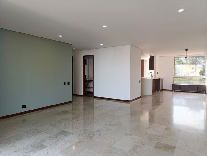 Apartamento de 3 alcobas en arriendo en El Poblado, Medellín, 220 m² · foto 3 de 17