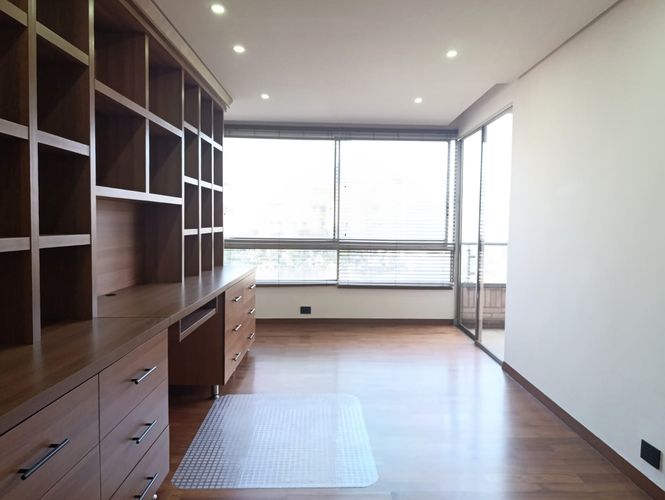 Apartamento de 3 alcobas en arriendo en El Poblado, Medellín, 220 m² · foto 9 de 17