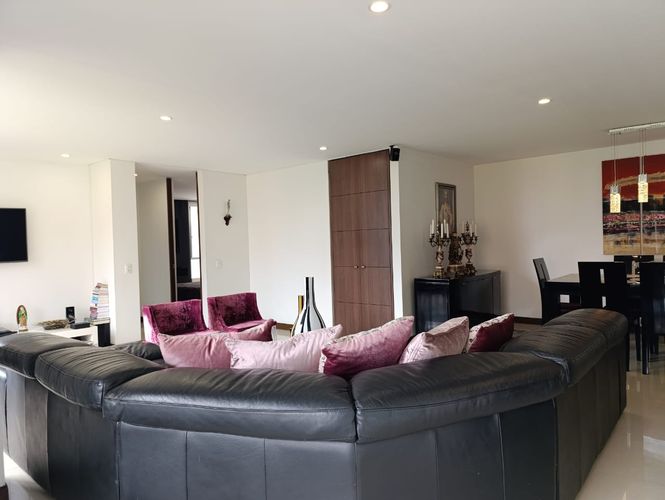 Apartamento de 2 alcobas en venta en El Poblado, Medellín, 146 m² · foto 3 de 18