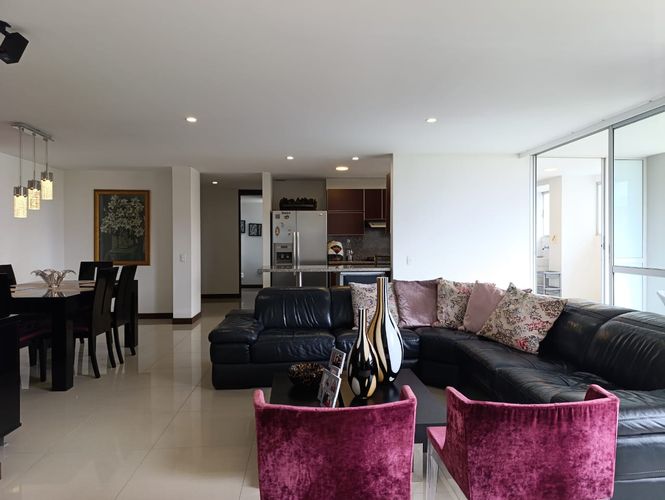 Apartamento de 2 alcobas en venta en El Poblado, Medellín, 146 m² · foto 5 de 18
