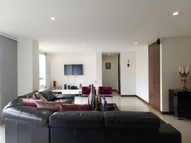 Apartamento de 2 alcobas en venta en El Poblado, Medellín, 146 m² · foto 8 de 18