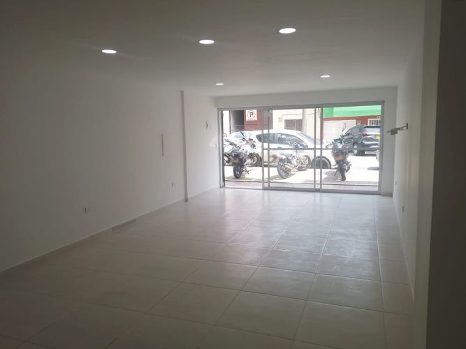 Local en arriendo en Cristo Rey, Medellín, 50 m² · foto 2 de 8
