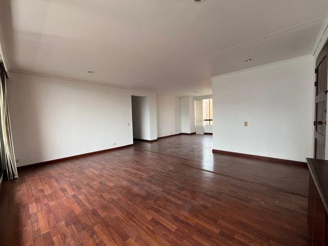 Apartamento de 3 alcobas en venta en El Poblado, Medellín, 150 m² · foto 2 de 17