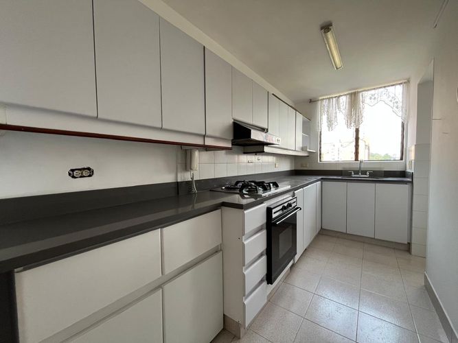 Apartamento de 3 alcobas en venta en El Poblado, Medellín, 150 m² · foto 6 de 17